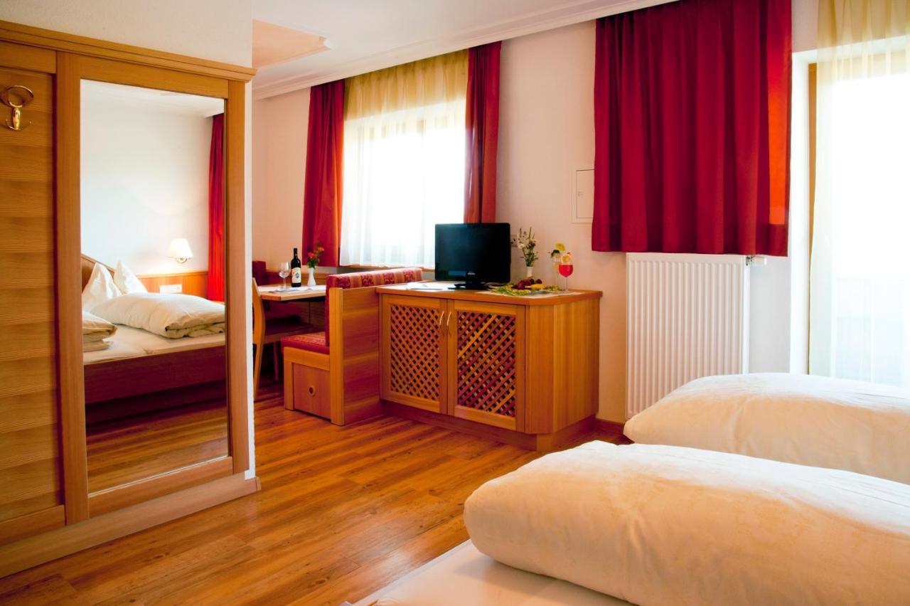 Hotel Tannenhof Brunico Quarto foto